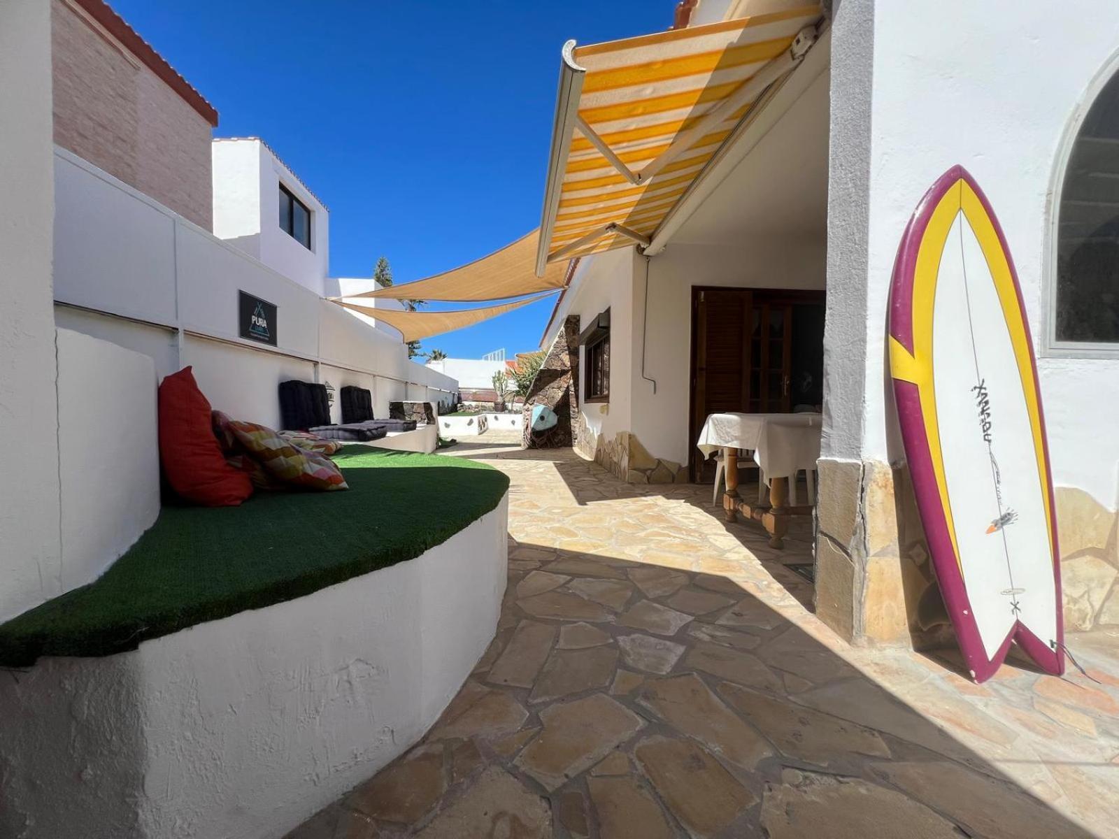 Pura Vida Surf Camp & School Hostel La Oliva Ngoại thất bức ảnh